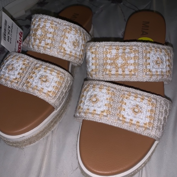 MIA - Picture 2 of 3